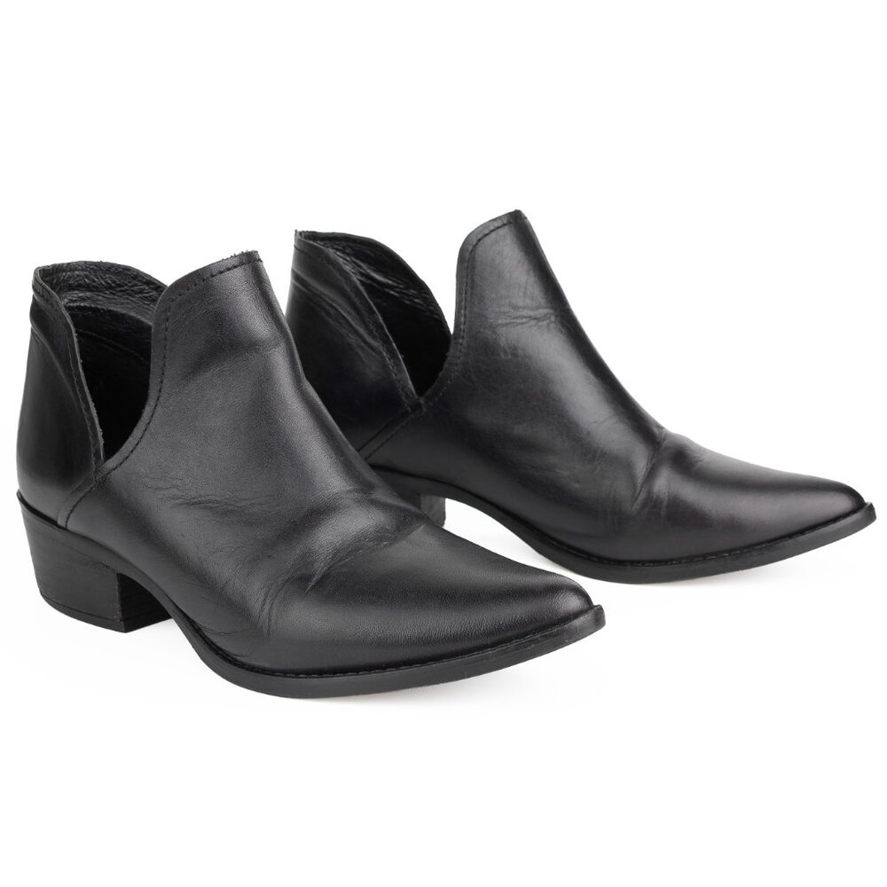 Steve Madden “Austin” Black Leather Western-Inspired Ankle Boots – Size 7.5